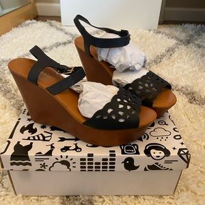 WOMENS WEDGES • size 8